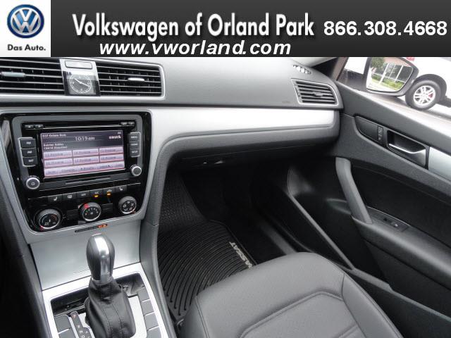 Volkswagen Passat 2013 photo 2