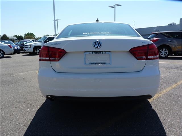 Volkswagen Passat 2013 photo 1