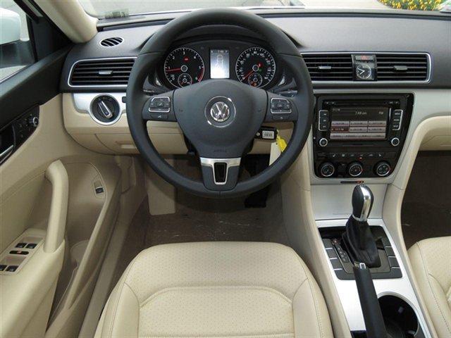 Volkswagen Passat 2013 photo 2