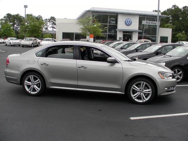 Volkswagen Passat 2013 photo 1