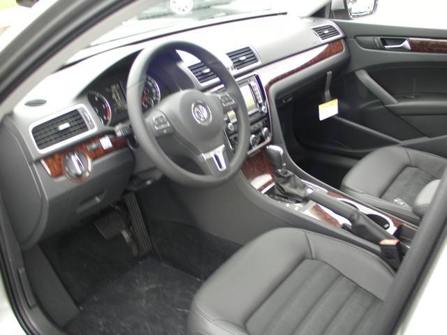 Volkswagen Passat 2013 photo 2