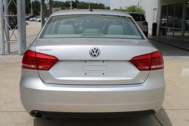 Volkswagen Passat 2013 photo 4