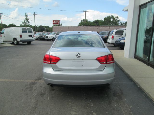 Volkswagen Passat 2013 photo 12