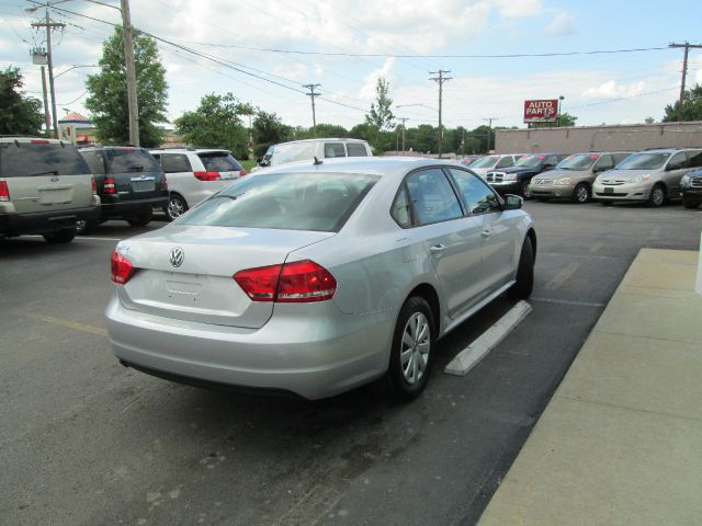 Volkswagen Passat 2013 photo 9