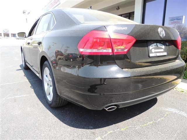 Volkswagen Passat 2013 photo 1