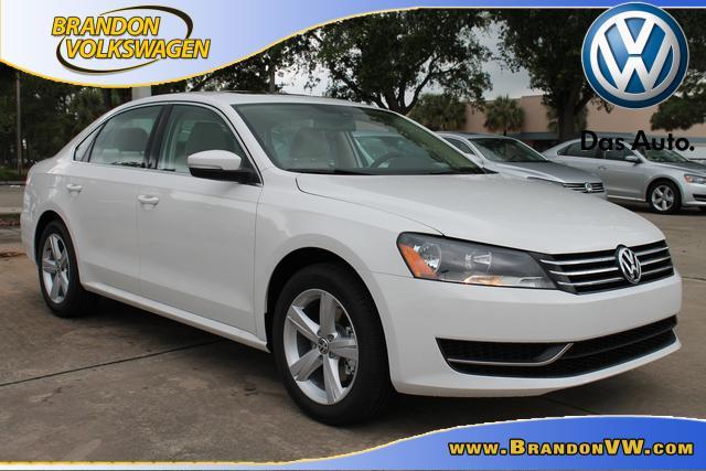 Volkswagen Passat 2013 photo 2