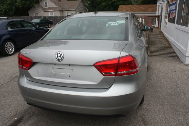 Volkswagen Passat 2013 photo 10