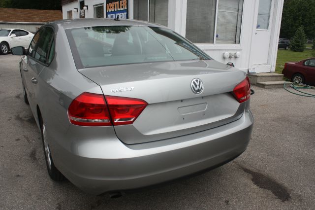 Volkswagen Passat 2013 photo 11