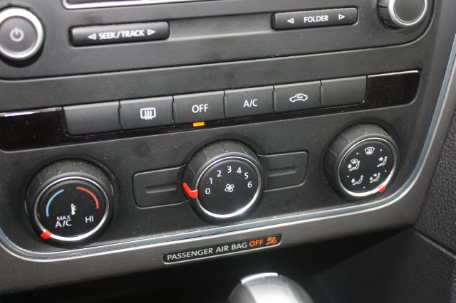 Volkswagen Passat 2013 photo 19