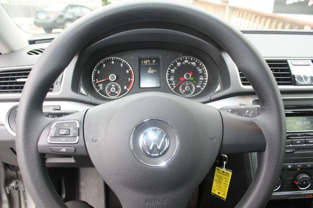 Volkswagen Passat 2013 photo 7