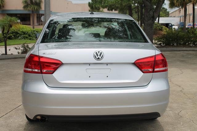 Volkswagen Passat 2013 photo 1