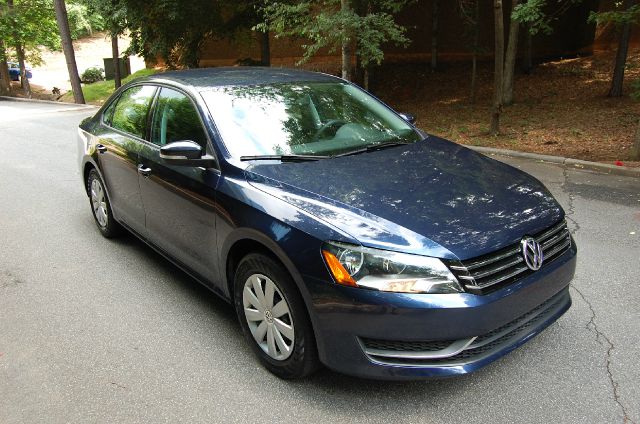 Volkswagen Passat 2013 photo 1