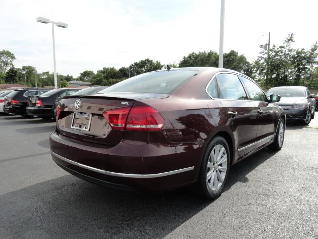 Volkswagen Passat 2013 photo 2