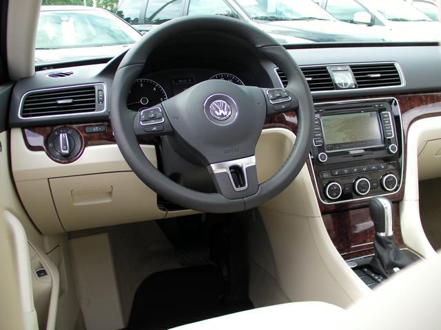 Volkswagen Passat 2013 photo 1