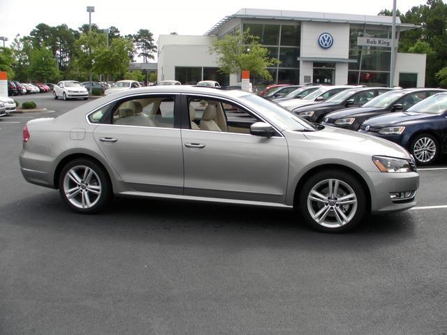 Volkswagen Passat 2013 photo 2