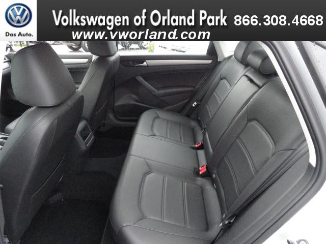 Volkswagen Passat 2013 photo 1