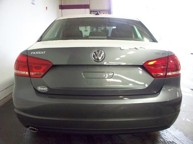 Volkswagen Passat 2013 photo 4