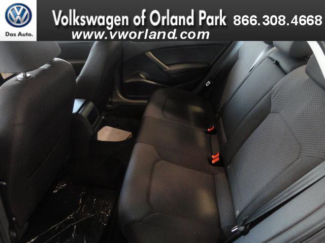 Volkswagen Passat 2013 photo 1