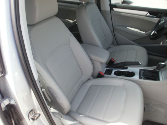 Volkswagen Passat 2013 photo 10