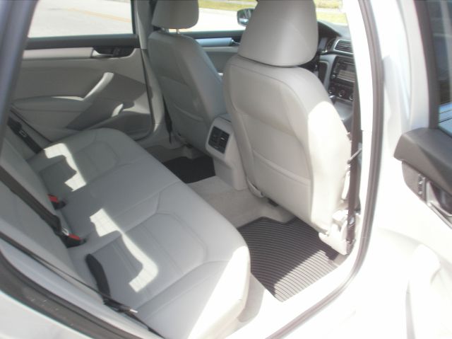 Volkswagen Passat 2013 photo 13