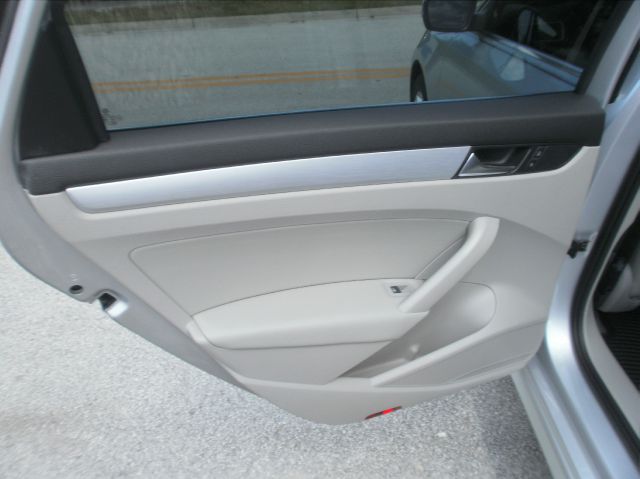 Volkswagen Passat 2013 photo 15