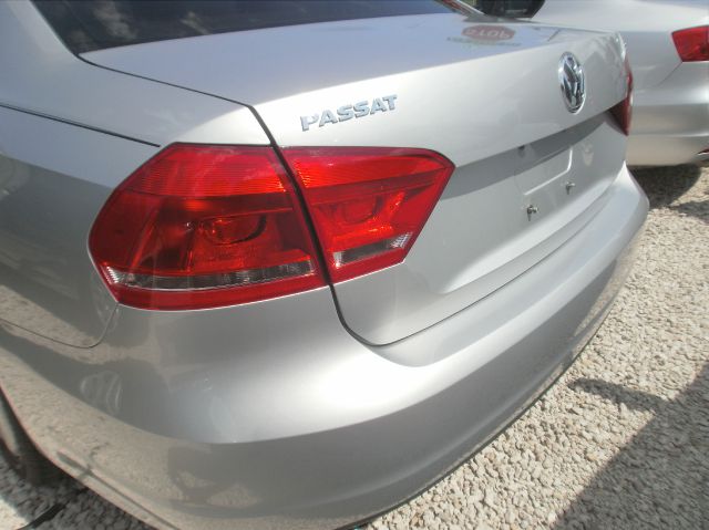 Volkswagen Passat 2013 photo 2