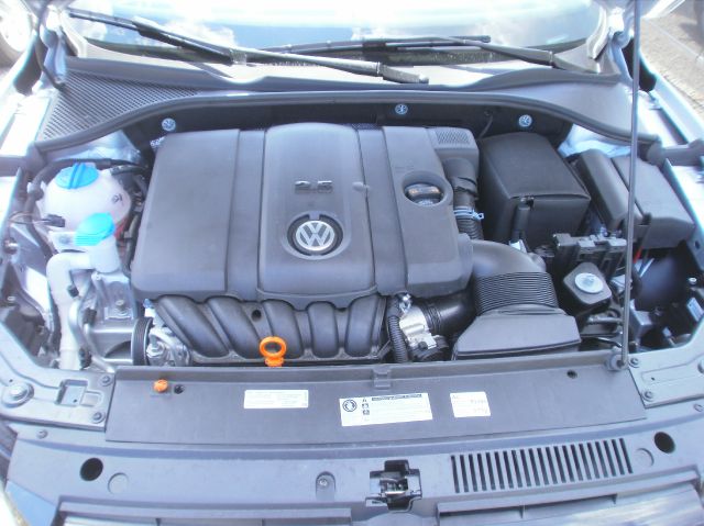 Volkswagen Passat 2013 photo 35