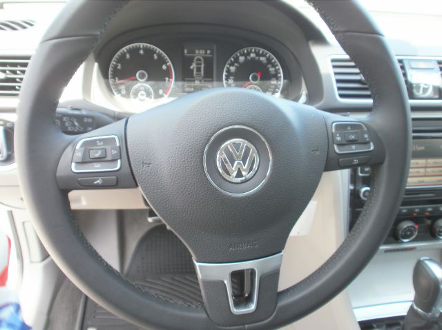 Volkswagen Passat 2013 photo 6