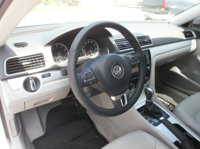 Volkswagen Passat 2013 photo 9