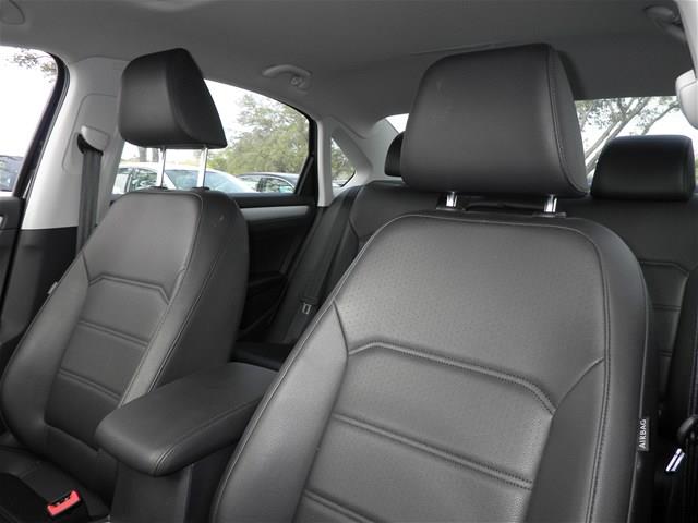 Volkswagen Passat 2013 photo 1