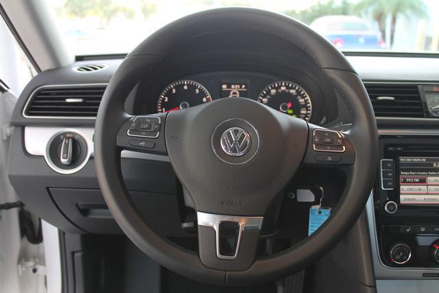 Volkswagen Passat 2013 photo 13