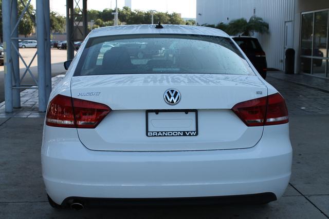 Volkswagen Passat 2013 photo 9