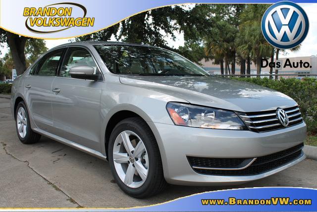 Volkswagen Passat 2013 photo 1