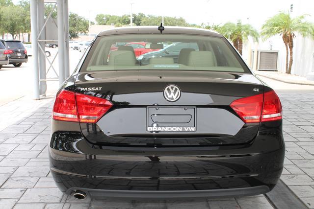 Volkswagen Passat 2013 photo 1