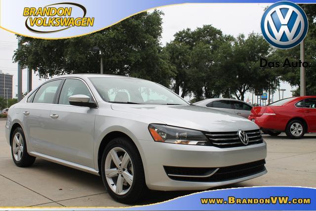 Volkswagen Passat 2013 photo 2