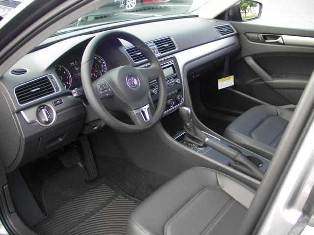 Volkswagen Passat 2014 photo 2