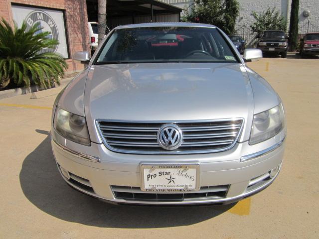 Volkswagen Phaeton Lariat Dually 4WD Sedan