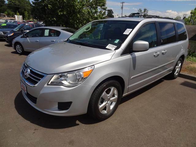 Volkswagen Routan 2009 photo 1