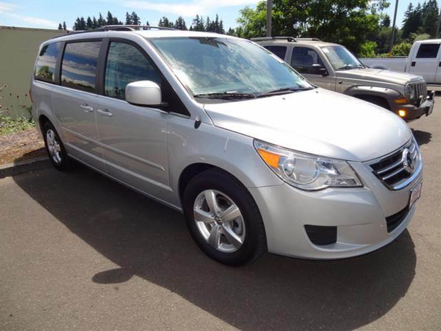 Volkswagen Routan 2009 photo 3