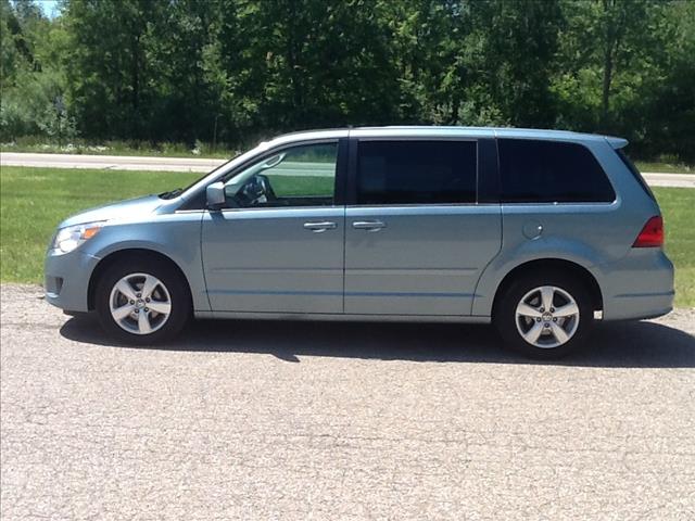 Volkswagen Routan 2009 photo 1