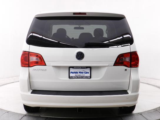 Volkswagen Routan 2009 photo 1