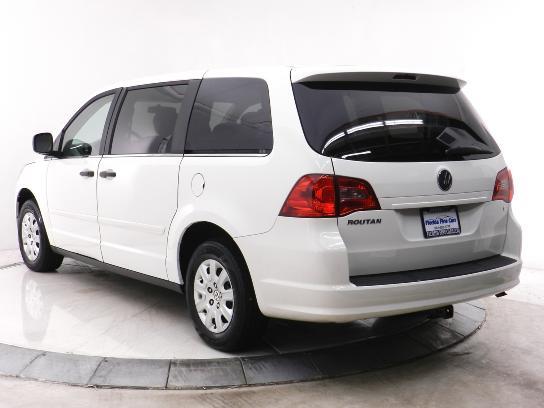 Volkswagen Routan 2009 photo 2