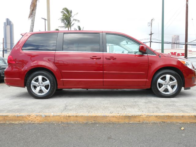 Volkswagen Routan 2009 photo 1