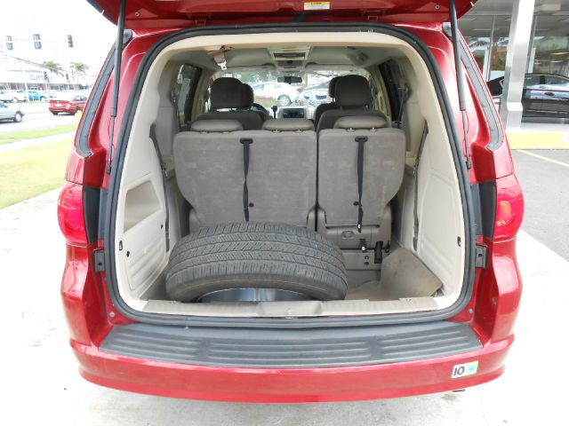 Volkswagen Routan 2009 photo 14