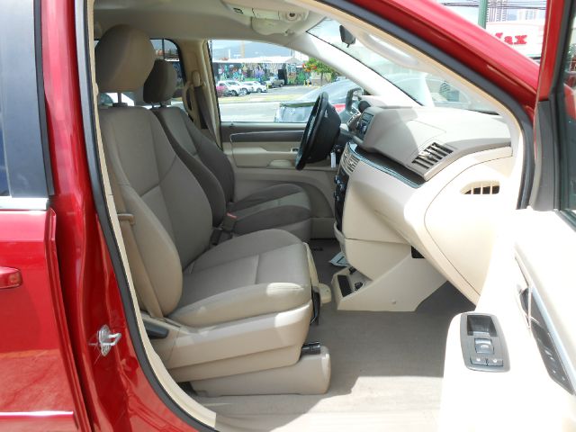 Volkswagen Routan 2009 photo 7