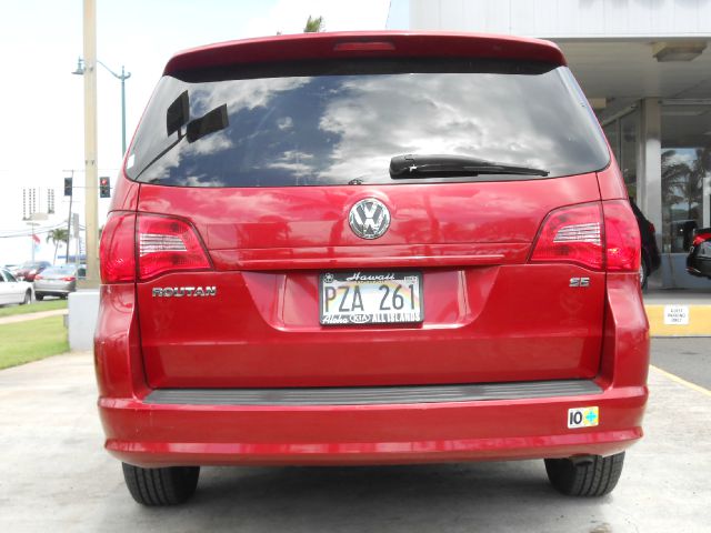 Volkswagen Routan 2009 photo 8