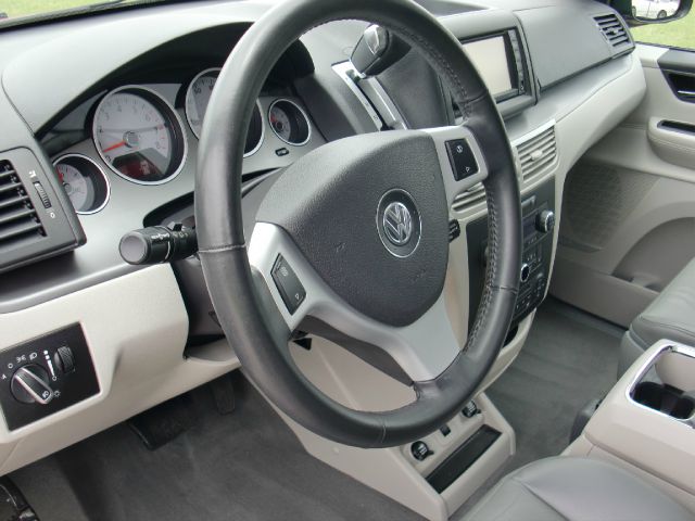 Volkswagen Routan 2009 photo 12