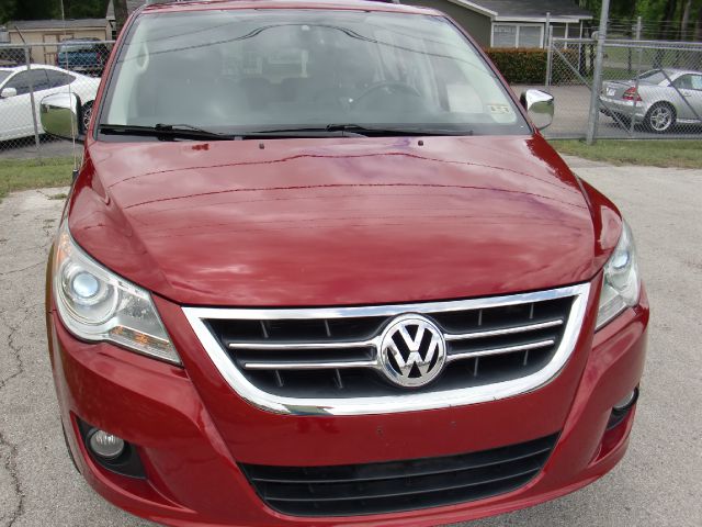 Volkswagen Routan 2009 photo 14