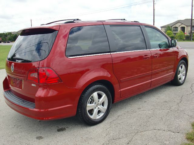 Volkswagen Routan 2009 photo 15