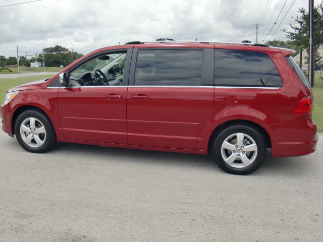 Volkswagen Routan 2009 photo 16